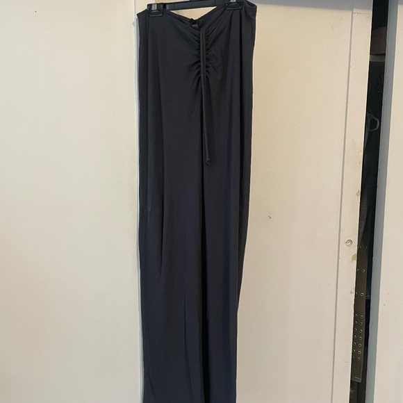 SKIMS Gray soft lounge ruched maxi skirt - Picture 3 of 5